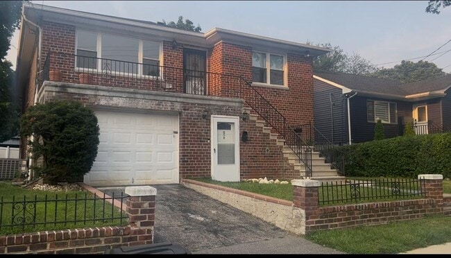 Building Photo - 9 Breglia St Rental