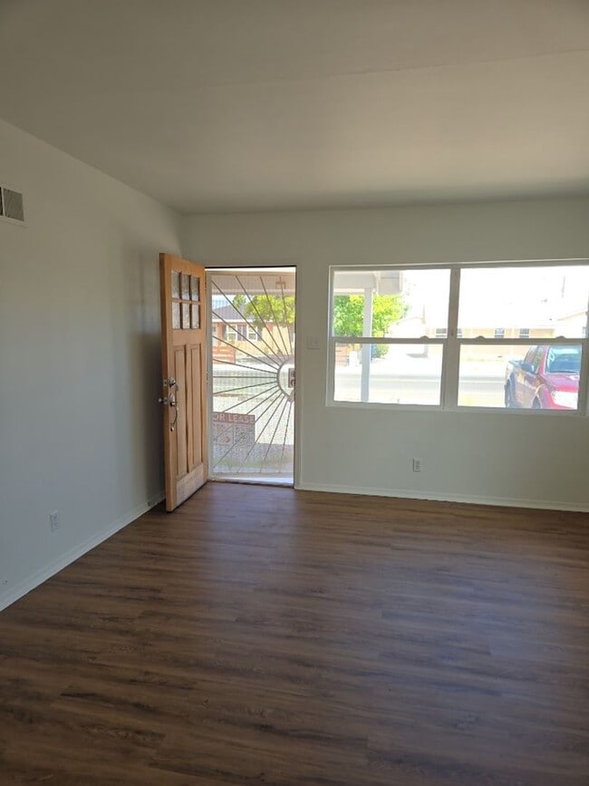 Photo - 813 Palisades Dr NW