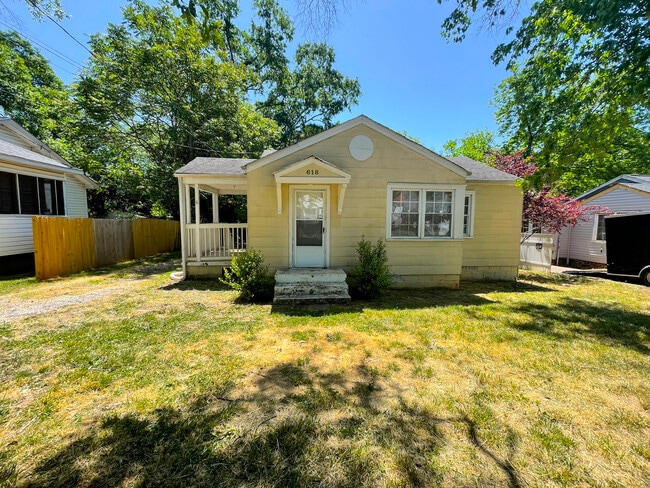 Photo - 618 Perry Rd