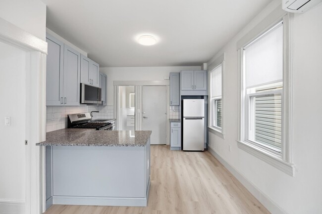 Photo - 42 W 47th St Unit 2R