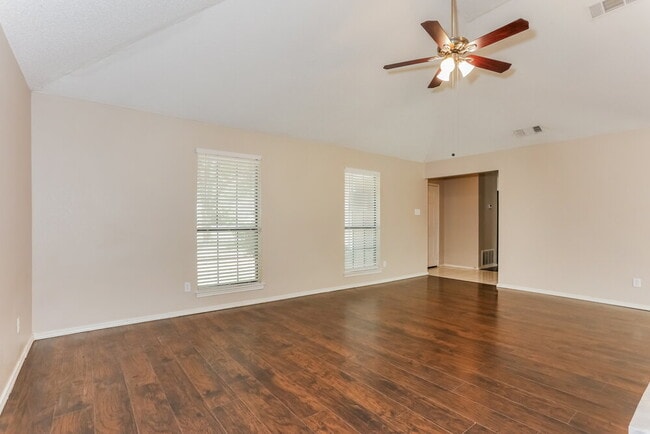 Photo - 3309 Country Creek Ln