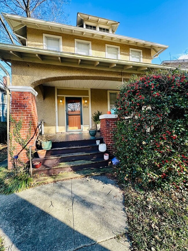 Photo - Gorgeous 4bdrm/1.5bth Home Located on Seminary Avenue in Richmond's North Side!!