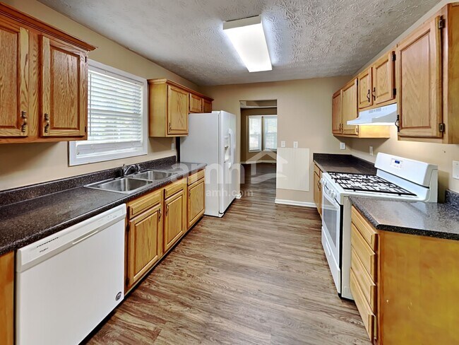 Photo - 356 McMillan Rd