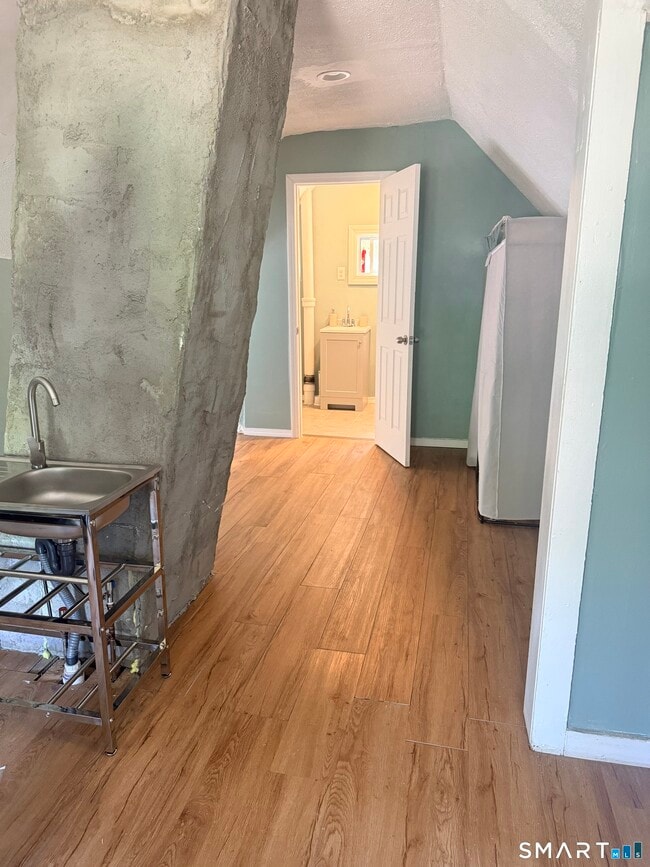 Photo - 254 Bassett St