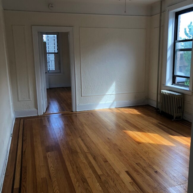 Building Photo - 21-43 29th St Unit 2C Rental