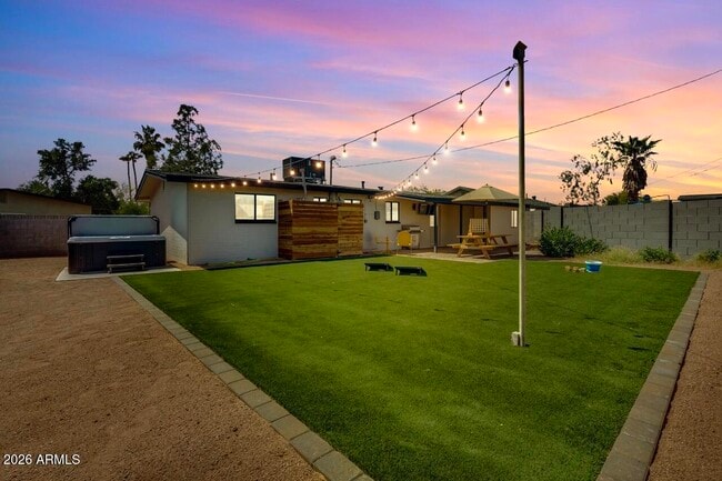 Building Photo - 1207 W 15th St