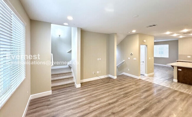 Photo - 428 Whistler Pl