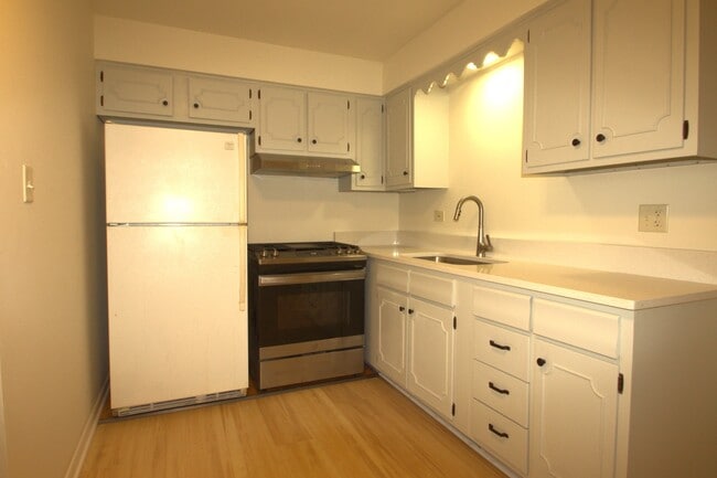 Photo - 8856 Plainfield Rd