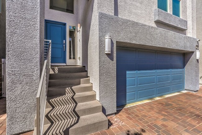 Photo - New Modern Gated House w/ Rooftop Deck