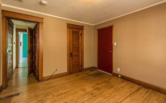 Photo - 209 E 12th St