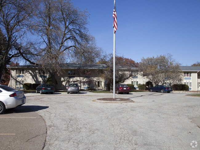 Beverly Manor Apartments