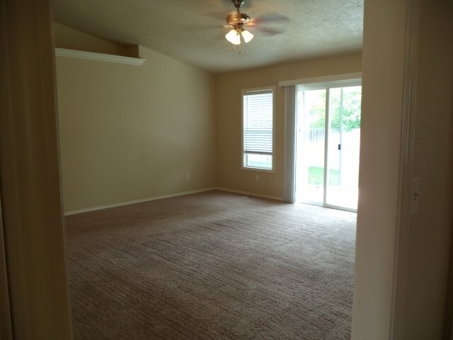 Photo - 814 W Oakmont Avenue