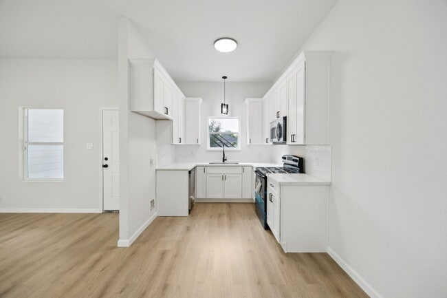 Building Photo - 301 Cartersville St Unit B