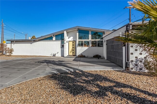 Photo - 1818 Ottawa Dr