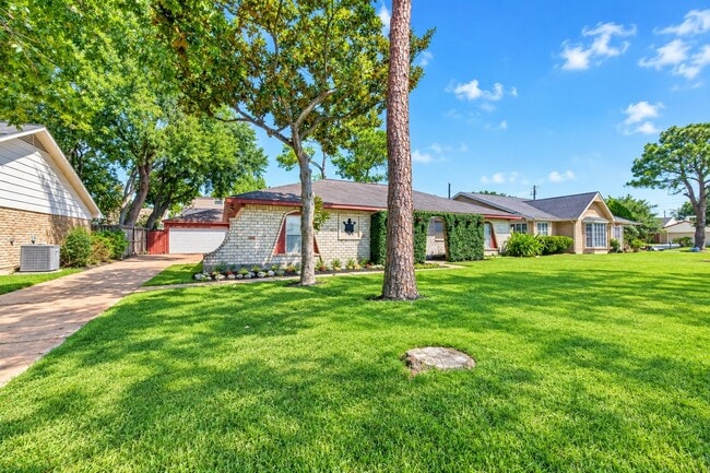 11406 High Star Dr