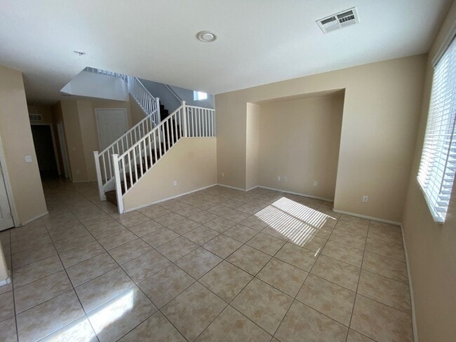 Photo - Beautiful 3 Bedroom 2 and 1/2 Bathrooms Ho...