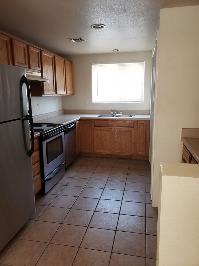 Photo - 814 E Lester St Unit 2