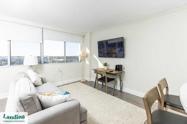 305 Dr. M.L.K. Jr St S Unit 813