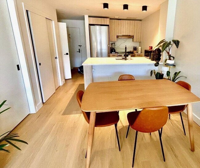 Building Photo - 2 bedroom in Long Island City NY 11101 Unit 303 Rental