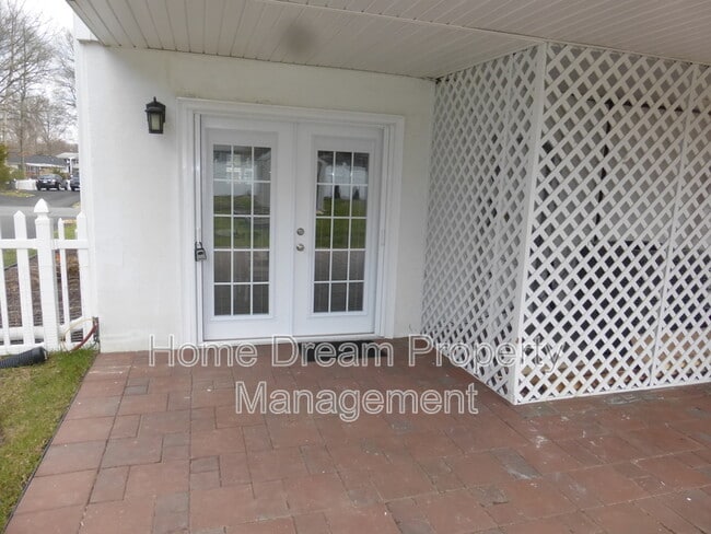 Building Photo - 836 Salem Dr Rental