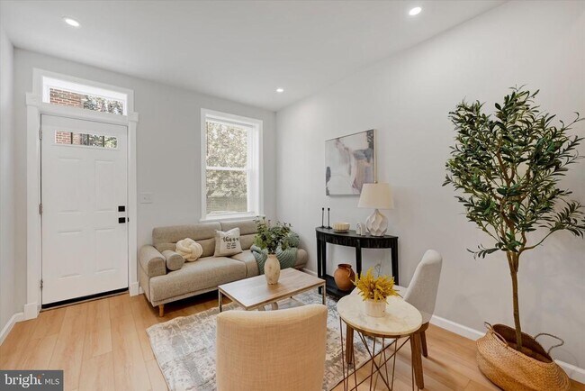 Photo - 1705 Olive St