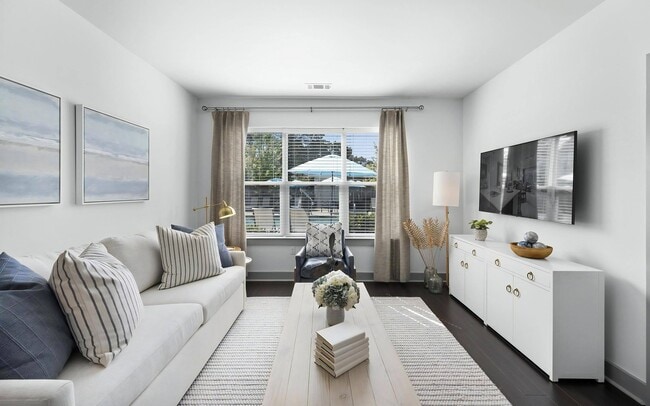 Sala de estar contemporánea con sofá de felpa y sillón decorativo - The Landing at Vinnin Square