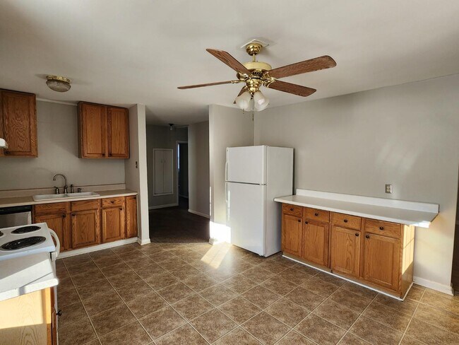 Photo - 1347 Levy Dr