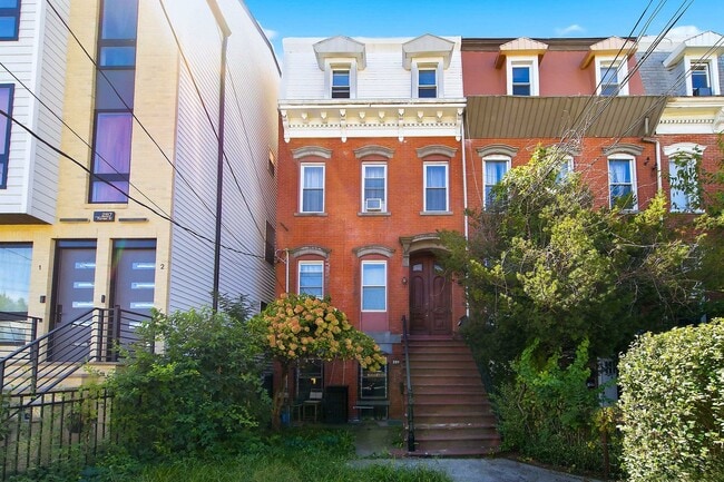 Building Photo - 289 Forrest St Unit 3