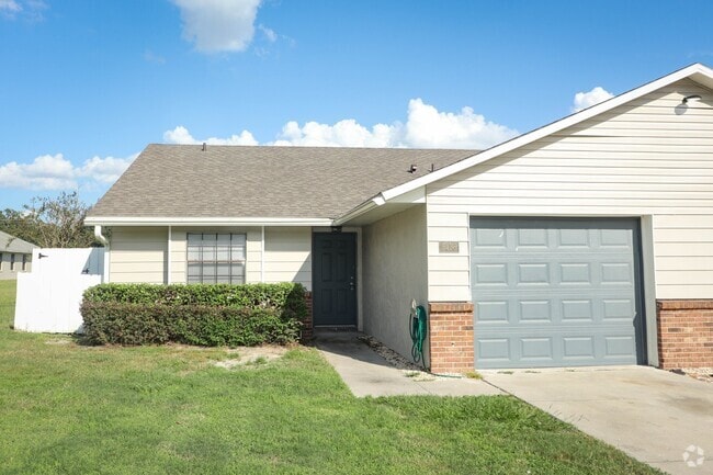 Building Photo - Villas At Pine Hills Rental