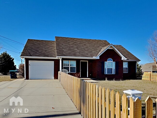 Building Photo - 2401 Pinyon St