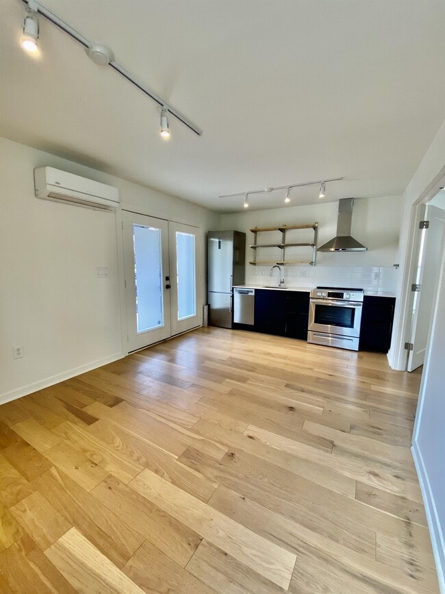 Photo - 60 E 32nd St