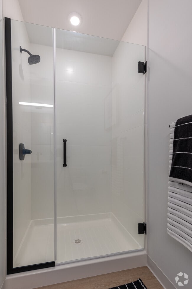 1BR, 1BA - 685SF - Bathroom