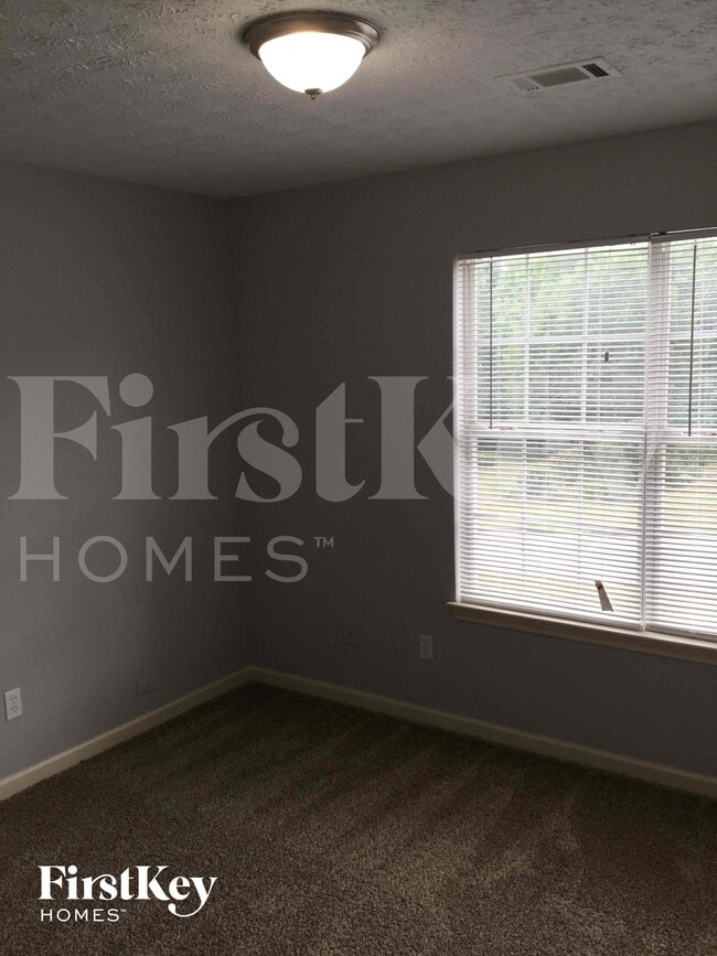 Photo - 715 Grove Pointe Cir