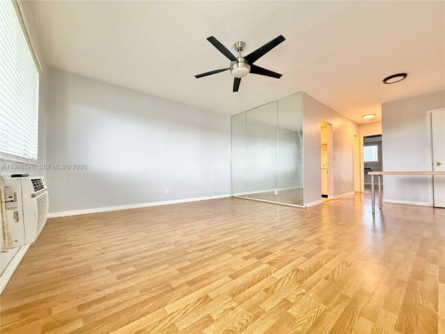 Building Photo - 455 Golden Isles Dr Unit 309