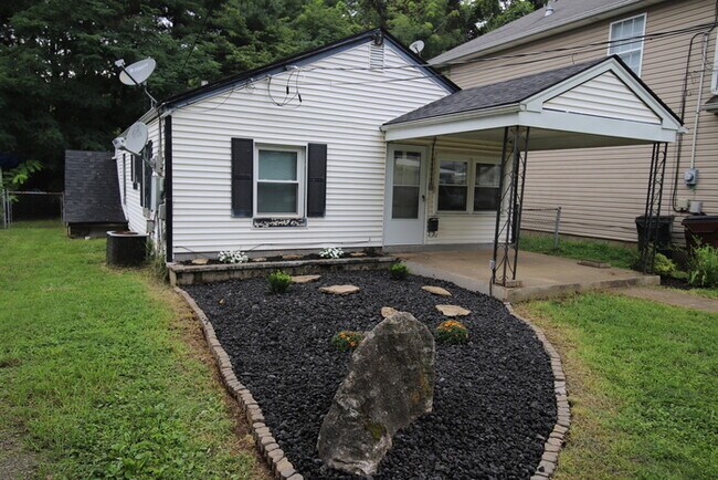 2BD/1BA Single Family Home - 2BD/1BA Single Family Home