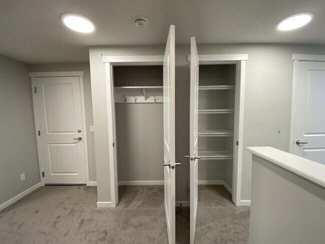 Photo - 1090 Mahogany Blvd SE