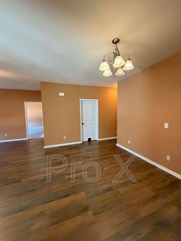 Photo - 1604 Prier Ln