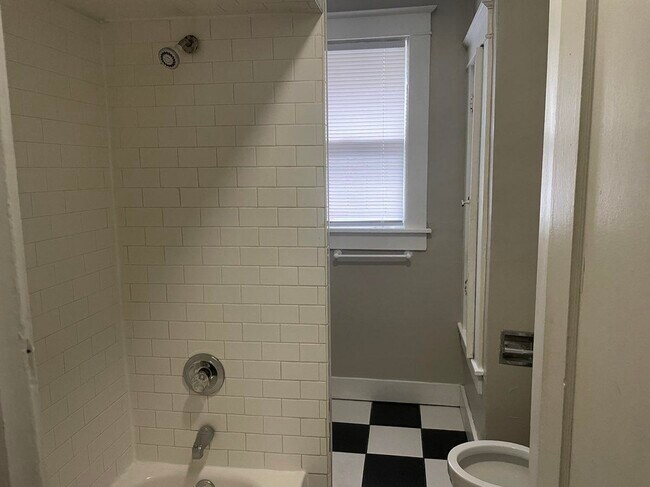 Photo - 719 Maury St