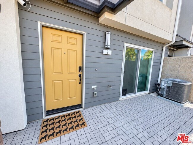 14057 Ruby Ln Unidad 2