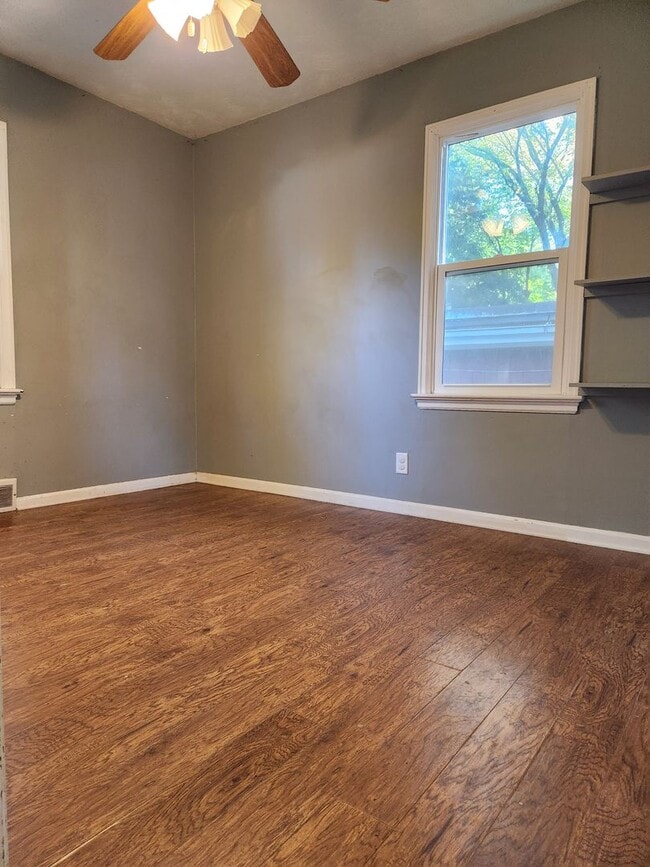Photo - 3 Bedroom/1 Bath with garage
