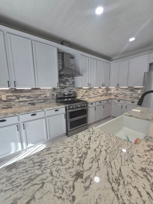Building Photo - 3-4 bedroom in Enchanted Hills!