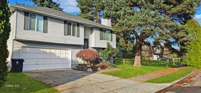 Building Photo - 4 bedroom Home on Highland Golf Course