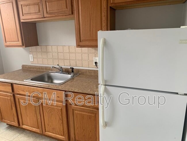 Building Photo - 121-123 Hawthorne Street Unit A6 / 3rd Floor Rental