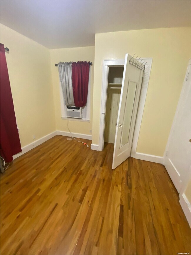 Photo - 204-16 109th Ave