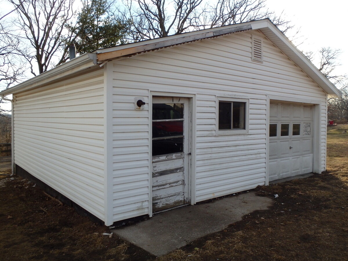 FESTUS - 1.36 Acres, Detached Garage, Part... - FESTUS - 1.36 Acres, Detached Garage, Part...