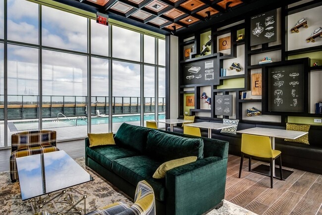 Salón social para residentes - The Point at Eisenhower Square