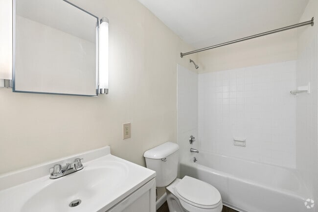 3BR, 2BA - 1,100SF - Bathroom