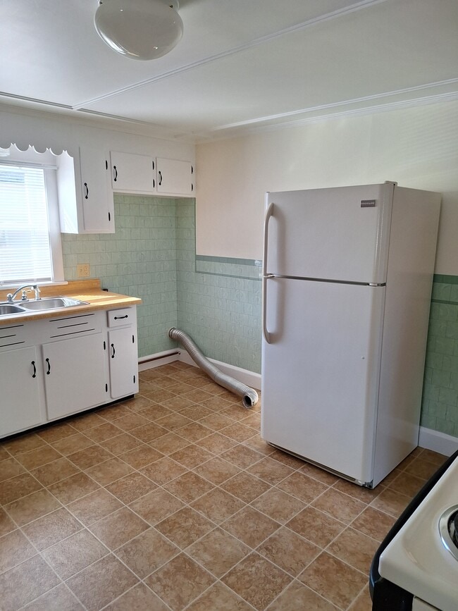 kitchen - 94 Western Ave Unit 2