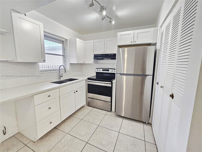 Photo - 2840 Taylor St Unit 9