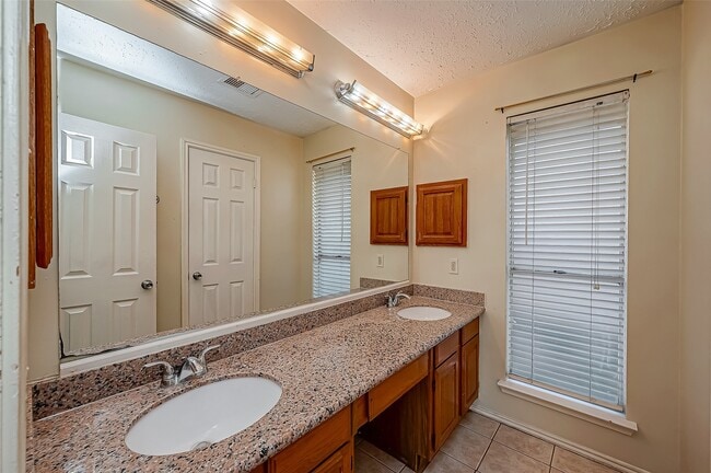 Photo - 1490 Hunters Park Dr